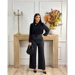 Sive pantalone sa dva kaiša