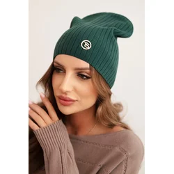 Kesi Womens ribbed hat with decorative button made of wool and modal green