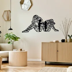 WallXpert metalni zidni ukras DCV-1045-MT, ženska figura od mrežastih linija u ležećoj pozi, 50 x 25 cm, crni