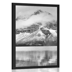 Plakat jezero v bližini čudovite gore v črnobeli varianti - 60x90 silver