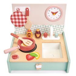 Lesena kuhinja v predalčku Kitchenette Tender Leaf Toys z uro, ponvico in živili
