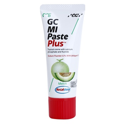 GC MI Paste Plus Melon remineralizirajuća zaštitna krema za osjetljive zube s fluoridem za profesionalnu uporabu (Topical Creme with Calcium, Phosphate and Fluoride) 35 ml