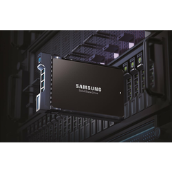 Samsung PM983a Enterprise SSD 7680GB internal 2.5 NVMe U.2 PCI 3