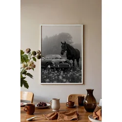 WallXpert uramljena slika 115225, crni konj i klasični kabriolet u magli, crno-belo, 30 x 40 cm, beli ram