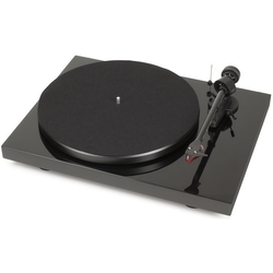 PROJECT DEBUT CARBON PLATTENS. piano mit Ortofon 2M red