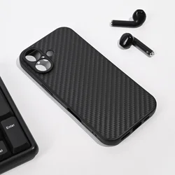 Maska za iPhone 17 63 Carbon fiber crna