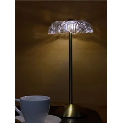 Sinsay - LED stona lampa sa abažurom u obliku cveta - zlatni