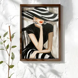 WallXpert uramljena MDF slika NAL014-46, žena u crnoj haljini sa prugastim crno-belim šeširom, 35,5 x 47 cm