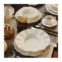 26-delni jedilni komplet iz belega porcelana