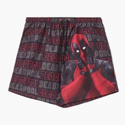 Cropp - Kupaći šorc s printom preko cele površine Deadpool - CRNO