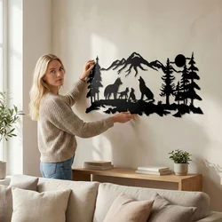 WallXpert metalni zidni ukras 5314, vukovi u planinskom pejzažu sa šumom i mesecom, 117 x 51 cm, crni