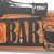 WallXpert zidni ukras od drveta i metala Reserva, natpis „Dad’s Bar“ sa bocom i čašom, 56 x 23,5 cm, crveno drvo / crni