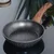 Northix Granitna ponev BLACK&WOOD 16 cm