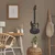 WallXpert metalni zidni ukras 5067, silueta električne gitare, 25 x 76 cm, crni