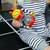 KIDS II Baby Einstein zvečka - Cals sensory shake-up, Žuto-crvena