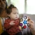 BABY EINSTEIN Senzorična igrača Curiosity Clutch ™ 3m +