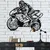 WallXpert metalni zidni ukras 5241, motociklista na sportskom motociklu, 75 x 63 cm, crni