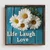 WallXpert uramljena MDF slika DOS046-33, bele rade na plavoj dasci sa natpisom „Life Laugh Love“, 34 x 34 cm