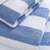 Bela/modra bombažna brisača 70x120 cm Stripe Jacquard – Bianca