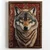 WallXpert uramljena MDF slika NAL078-70, vuk ispred crvenog orijentalnog ćilima, 50 x 70 cm