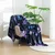 Mikroplišasta odeja VIOLET BUTTERFLY temno modra Dimenzije: 160 x 200 cm