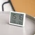 shumee Večnamenska digitalna budilka Termometer Higrometer LCD Magnetna bela