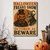 WallXpert slika na platnu 70100HALC-010, retro Halloween poster Freaks Show sa bundevom u odelu i jarcem, 70 x 100 cm