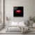 WallXpert slika na kaljenom staklu Kgls_1028, crvena jabuka sa kapima vode na crnoj pozadini, 80 x 80 cm
