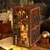 Miniaturna hiša Book Nook - Viktorijanska knjižnica*