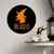 WallXpert okrugla zidna dekoracija od MDF-a HALMDF-006, silueta veštice i natpis Halloween, O 40 cm