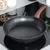 Northix Granitna ponev BLACK&WOOD 28 cm