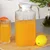 Northix Stekleni vrč s pokrovom, ozek, 1,8 l za hladilnik