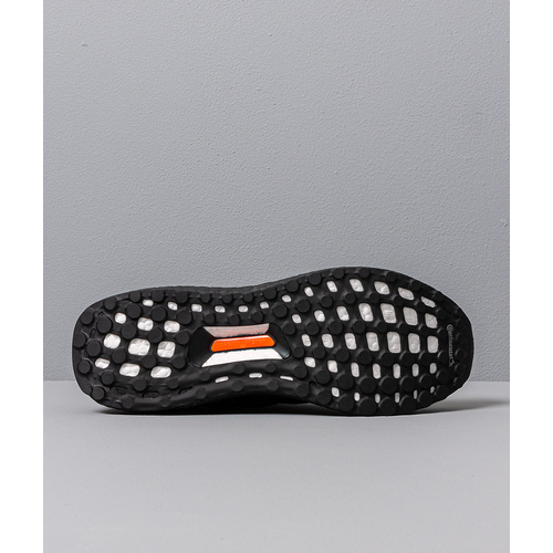 Ultra boost core black glow green discount