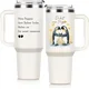 Nikcorp Termični vrček Giftasy Termovka 40 oz iz nerjavečega jekla, dvojne stene, nepredušen pokrov brez BPA, prostor za slamico, za tople in hladne pijače, pingvin romantični napis, bela, krtačka za čiščenje