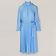 Plise obleka v svetlo modri z belimi pikami in nežnim leskom 15532