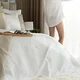 shumee AVILA Dekorativno pregrinjalo - bela eleganca - 200x220 cm