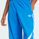 ADIDAS ORIGINALS Hlače Adicolor azur/bela