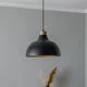 TK Lighting Visoka svetilka Kaitt, črna, O 34 cm, leseni detajl - Dnevna soba/jedilnica - Skandinavski - črna, svetlo lesena - Kovina