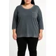 Plus size bombažna majica z okrasnim žepom, siva
