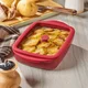 Pebbly Pravokotna steklena posoda za peko s pokrovom iz stekla in silikona, 0,8 l - češnja