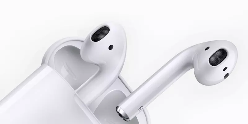 AirPods Brezžično. Brez težav. Čarobno