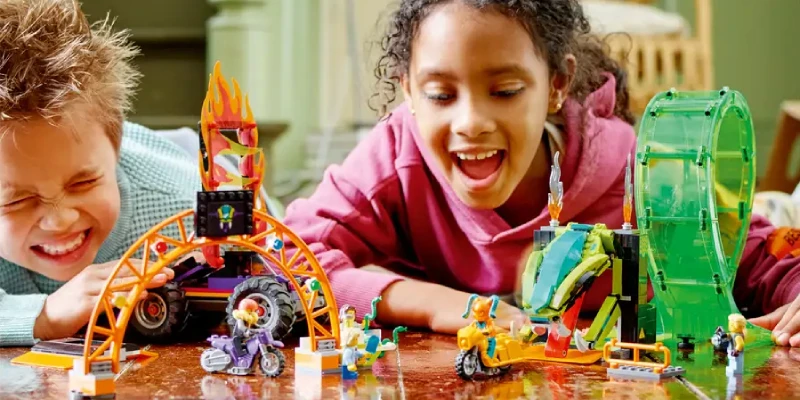 LEGO® City Arena sa dvostrukom akrobatskom petljom (60339)